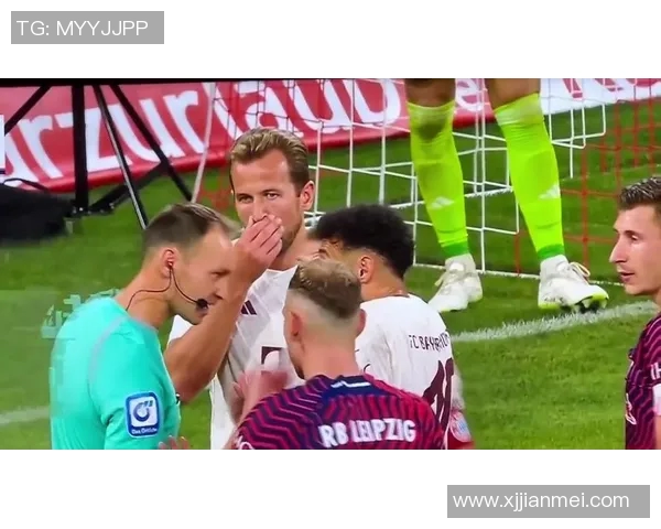 足球明星因激烈争议踢晕裁判引发热议视频曝光引发球迷讨论